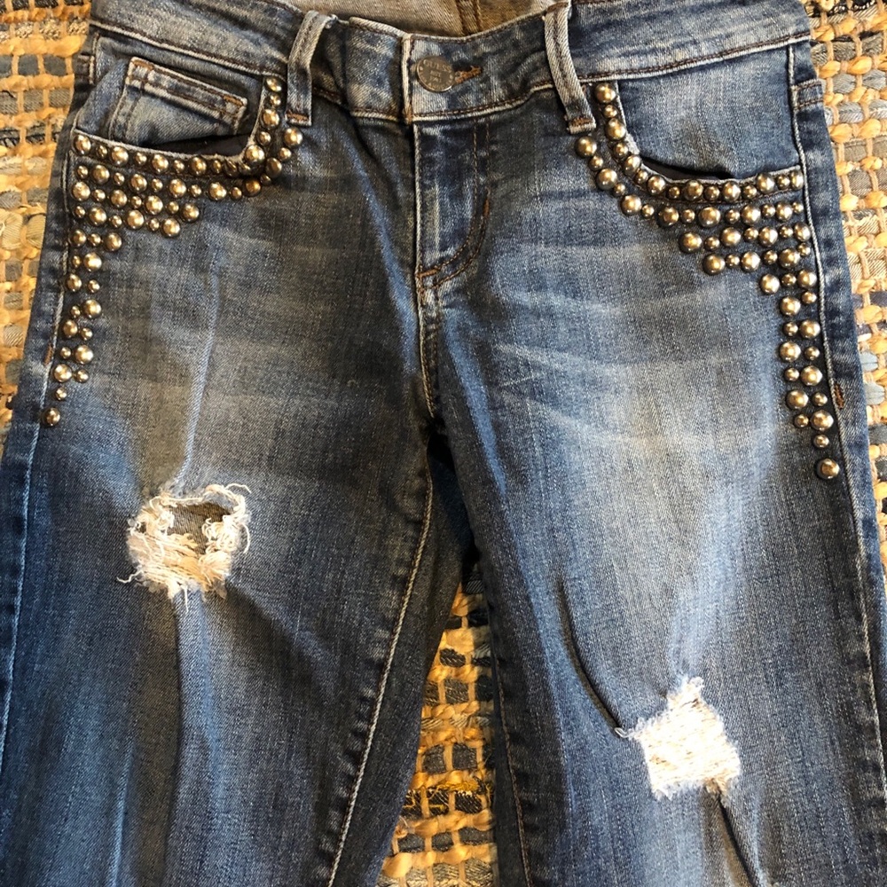 EUC Women’s GUESS embellished & distressed Denim